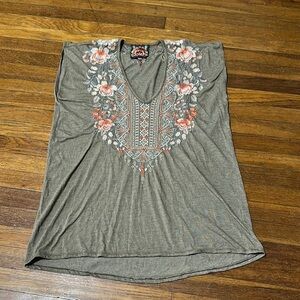 Johnny Was Gray Sleeveless Tunic Style Blouse with Embroidered Details, Large